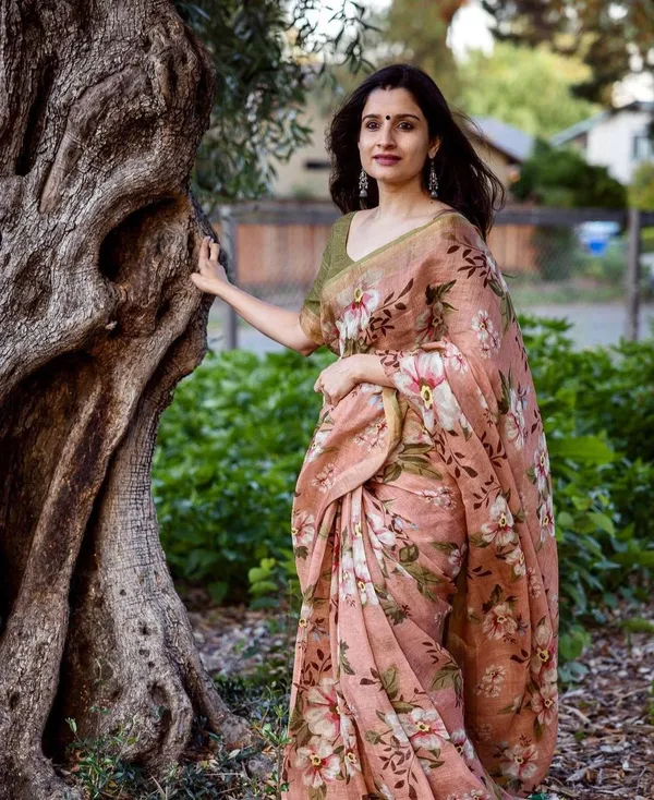 Linen_Saree_with_Digital_Print_and_Unstitched_Blouse_Piece